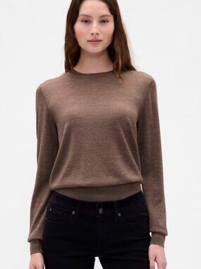 GAP women's 100% Merino Wool Crewneck Sweater in tall medium- light brown color